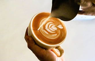 「T＆Cafe」朝昼晩それぞれの時間に合わせた居心地の良さを提供するカフェ